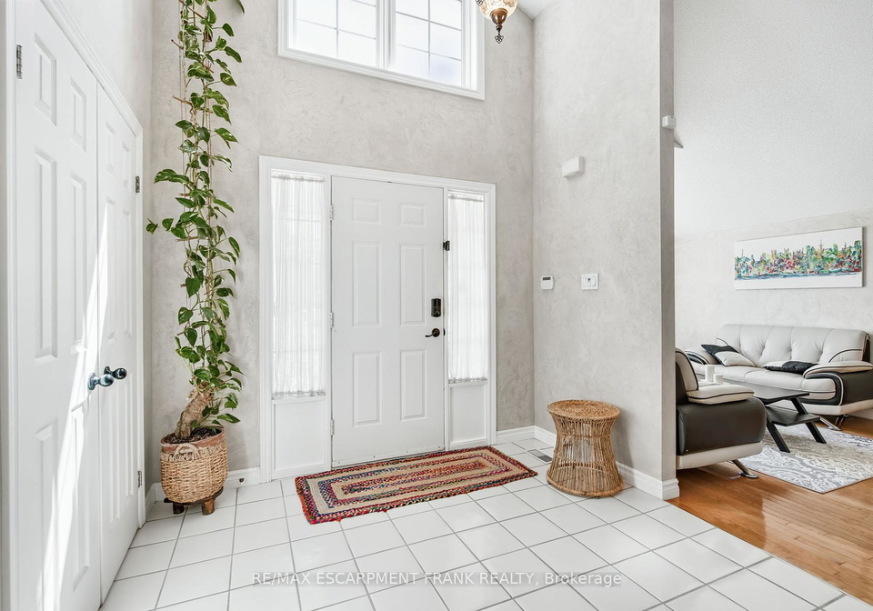 205-portage-lane-hamilton-ontario-x12177075
