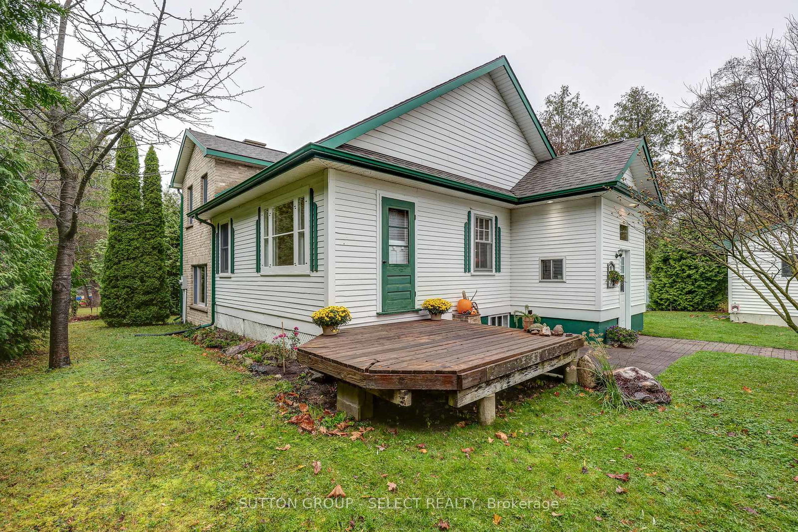 1-howard-street-w-bluewater-ontario-x12178023