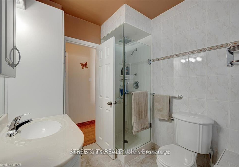 6-silverdale-crescent-london-south-ontario-x12178280