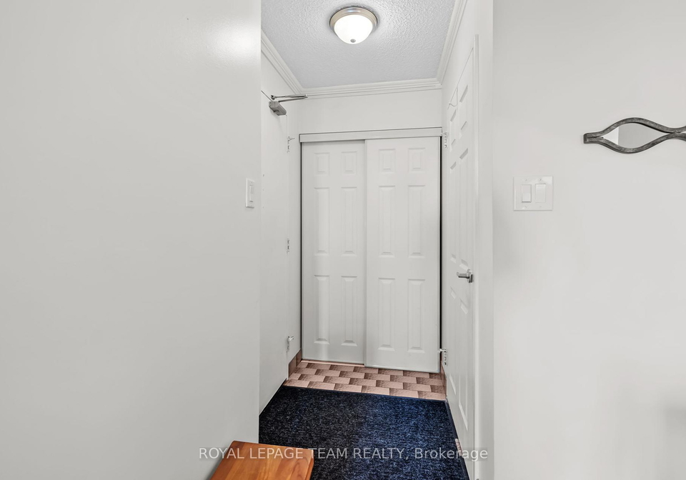 158b-mcarthur-avenue-ottawa-ontario-x12178284