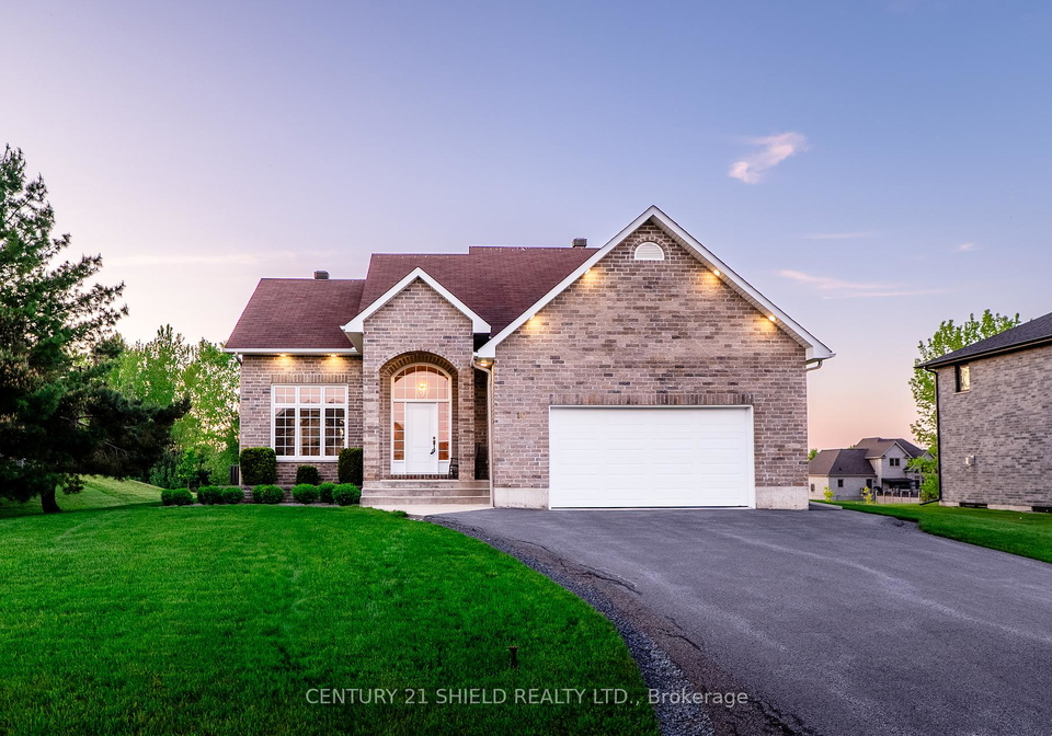 10-stratford-boulevard-south-stormont-ontario-x12180077
