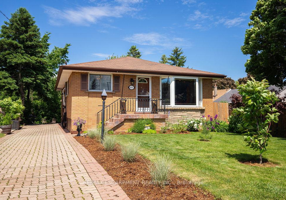 607-7th-avenue-hamilton-ontario-x12180086
