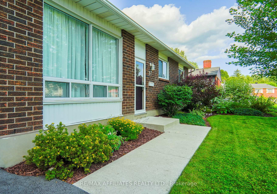 17-uxbridge-crescent-kanata-ontario-x12180218