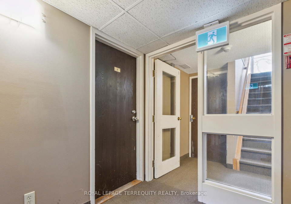32northlake-drive-waterloo-ontario-x12181427
