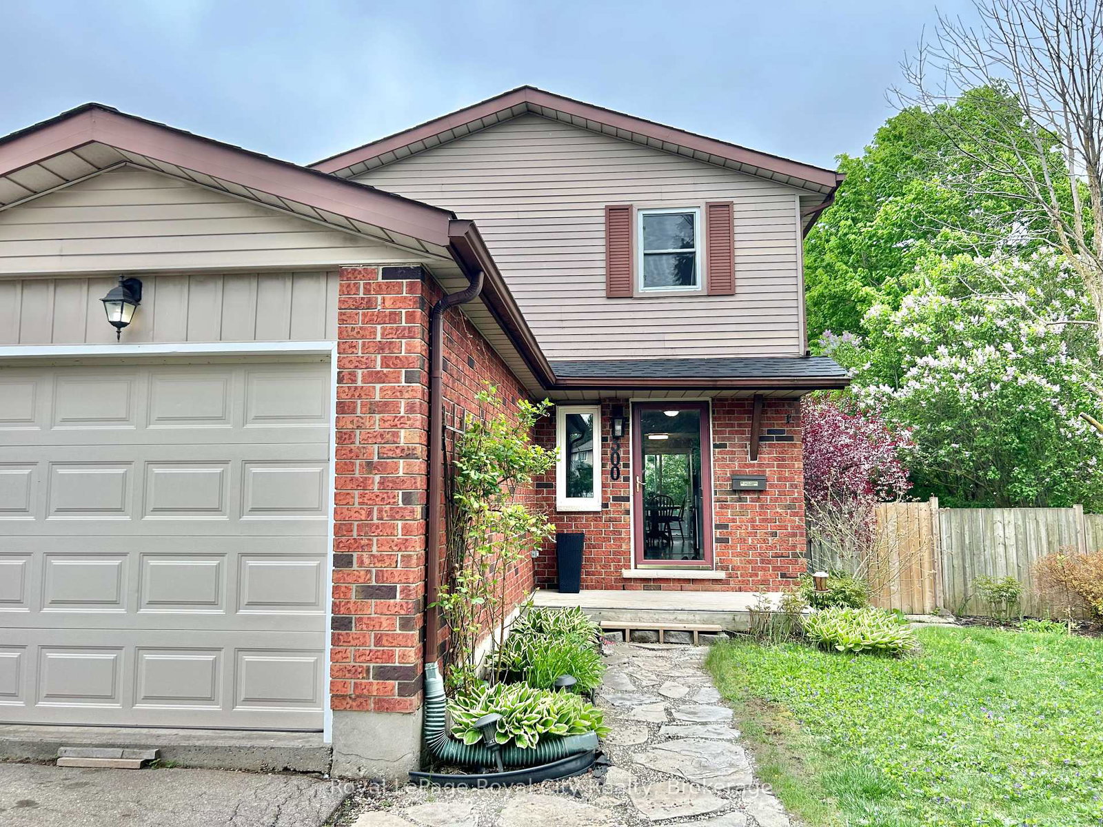 300-strathallan-street-centre-wellington-ontario-x12181804