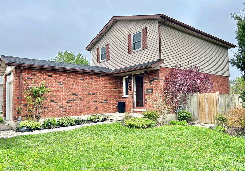 300-strathallan-street-centre-wellington-ontario-x12181804