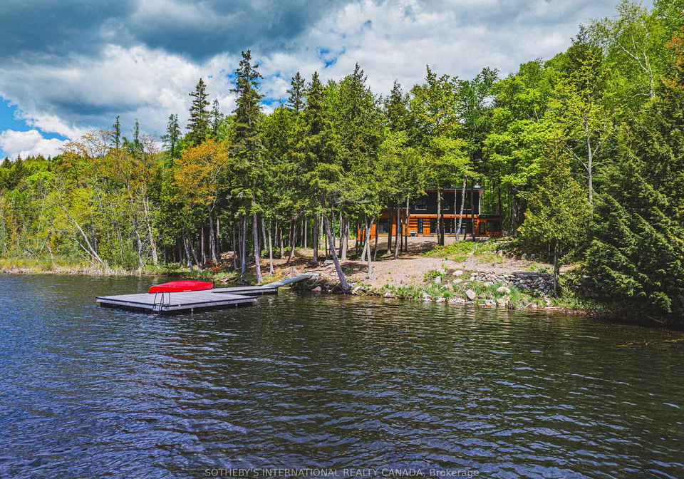 21-luke-lane-north-kawartha-ontario-x12182009