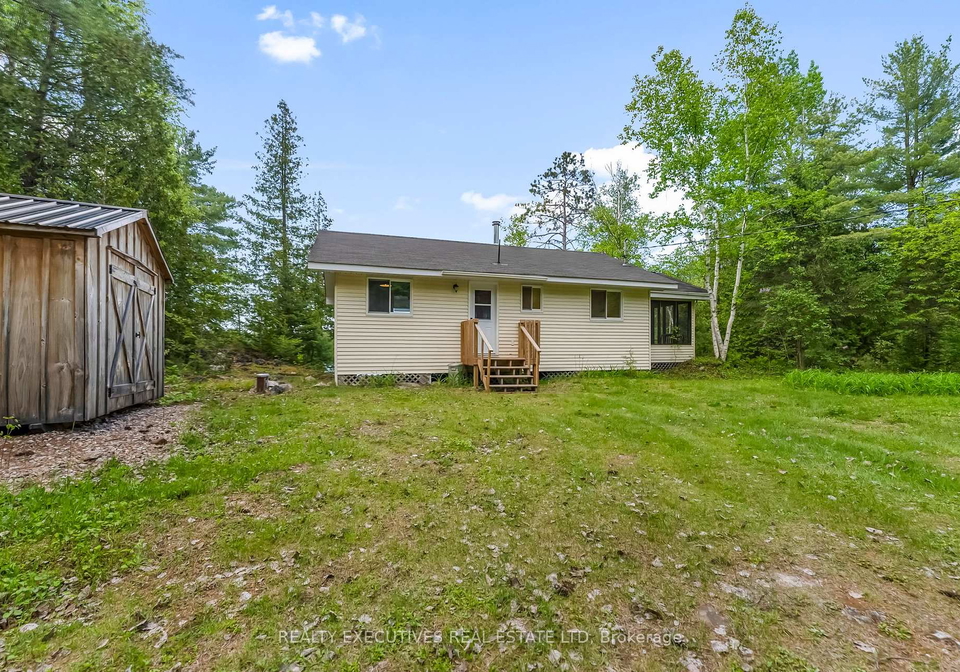 3120-wabalac-side-road-lanark-highlands-ontario-x12182641