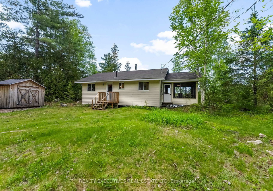 3120-wabalac-side-road-lanark-highlands-ontario-x12182641