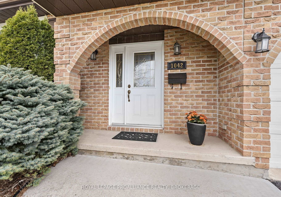1042-dillingham-street-kingston-ontario-x12184068