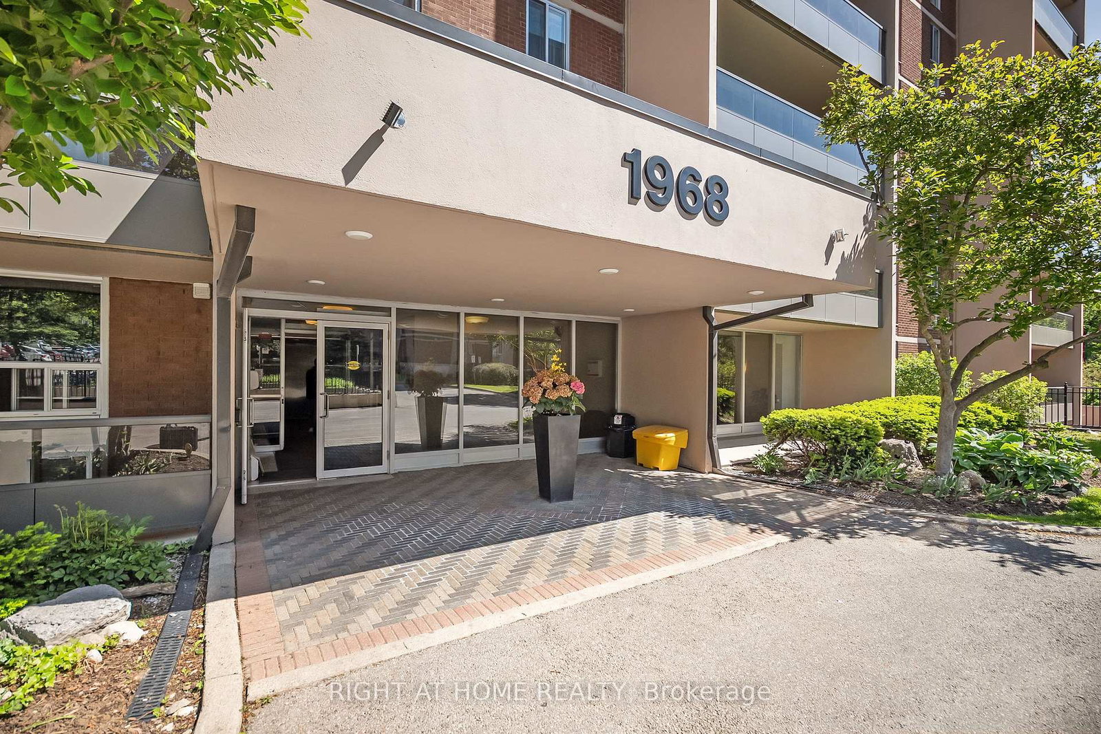 1968-main-street-w-hamilton-ontario-x12184381