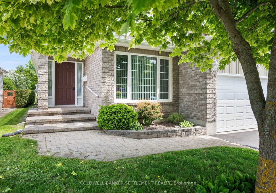 80-decaria-boulevard-perth-ontario-x12184973