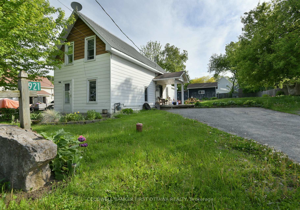 921-centre-street-mcnabbraeside-ontario-x12187404