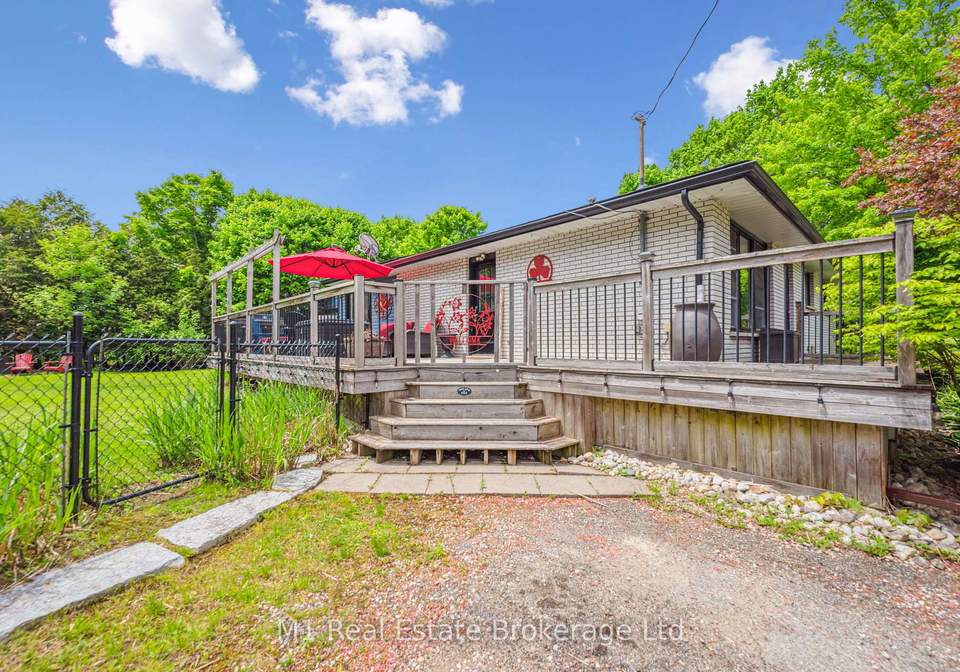 4-queen-street-centre-wellington-ontario-x12188072