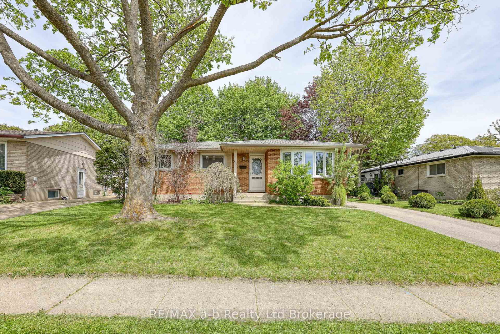 415-lampman-place-woodstock-ontario-x12188227