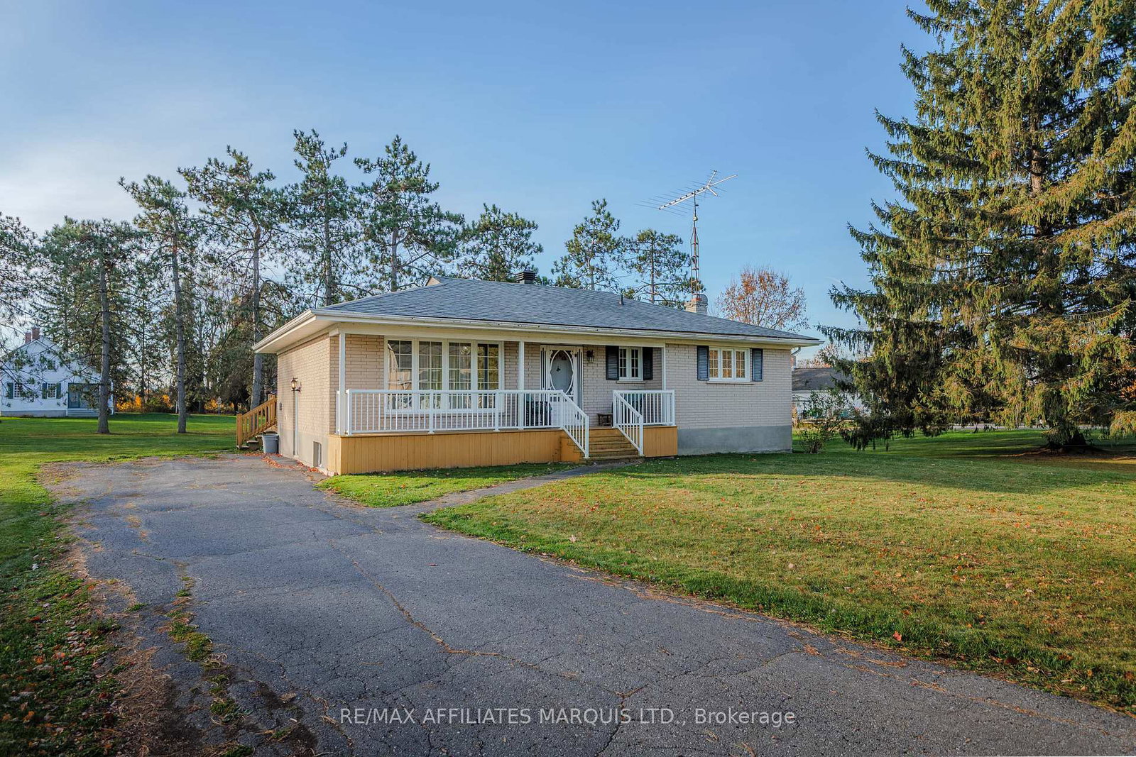 19732-john-street-south-glengarry-ontario-x12189147