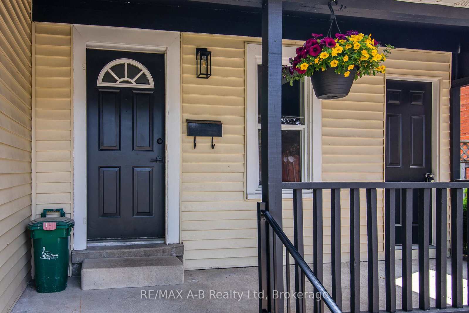 124-king-street-stratford-ontario-x12190042