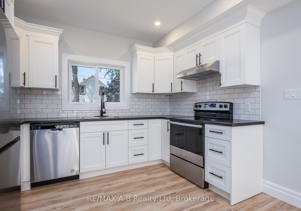 124-king-street-stratford-ontario-x12190042