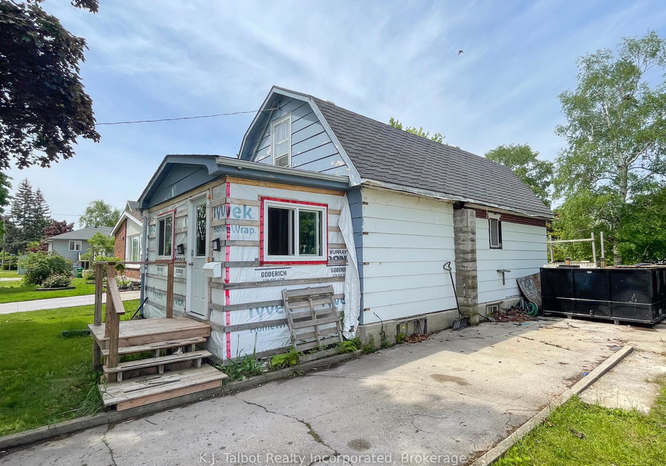 208-hincks-street-goderich-ontario-x12190527