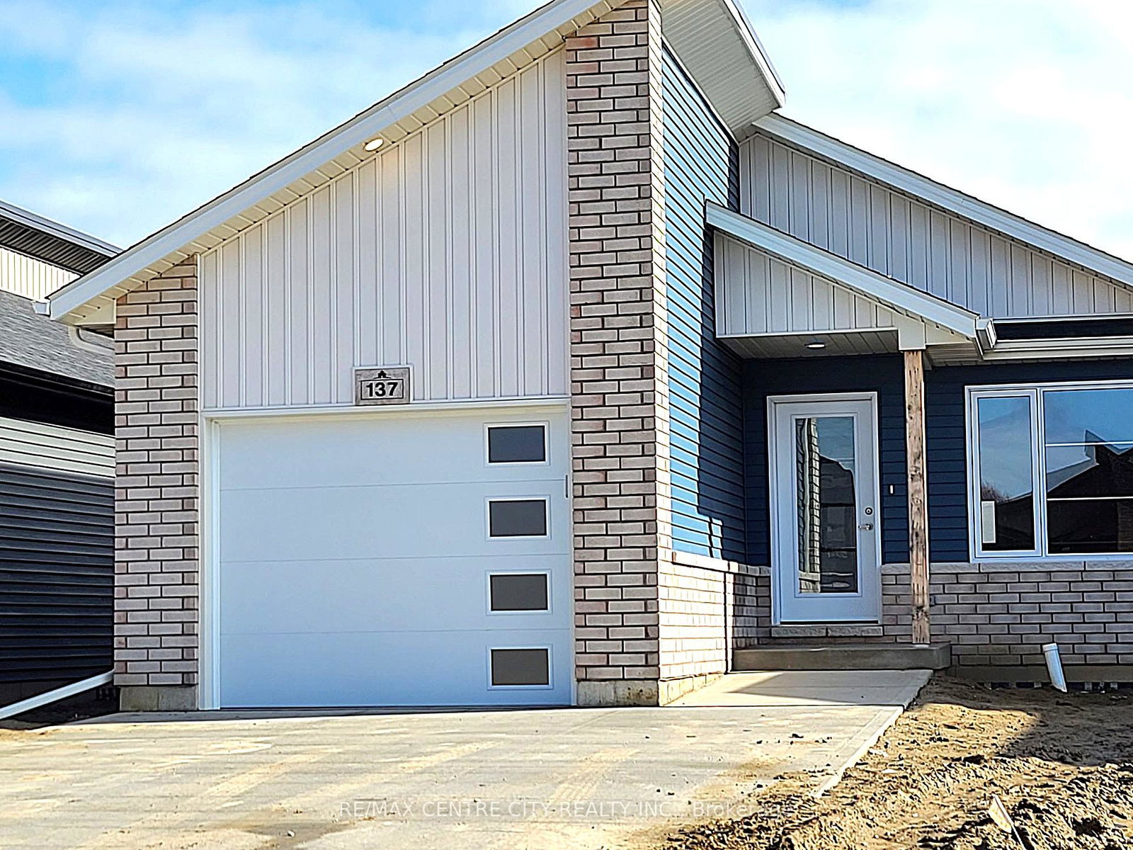 137-arrowhead-lane-s-chatham-kent-ontario-x12190664