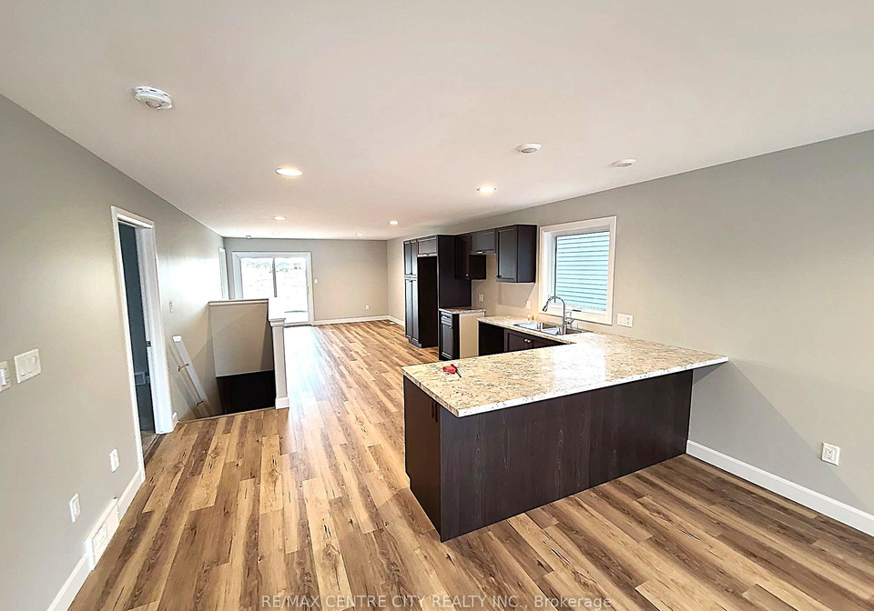 137-arrowhead-lane-s-chatham-kent-ontario-x12190664