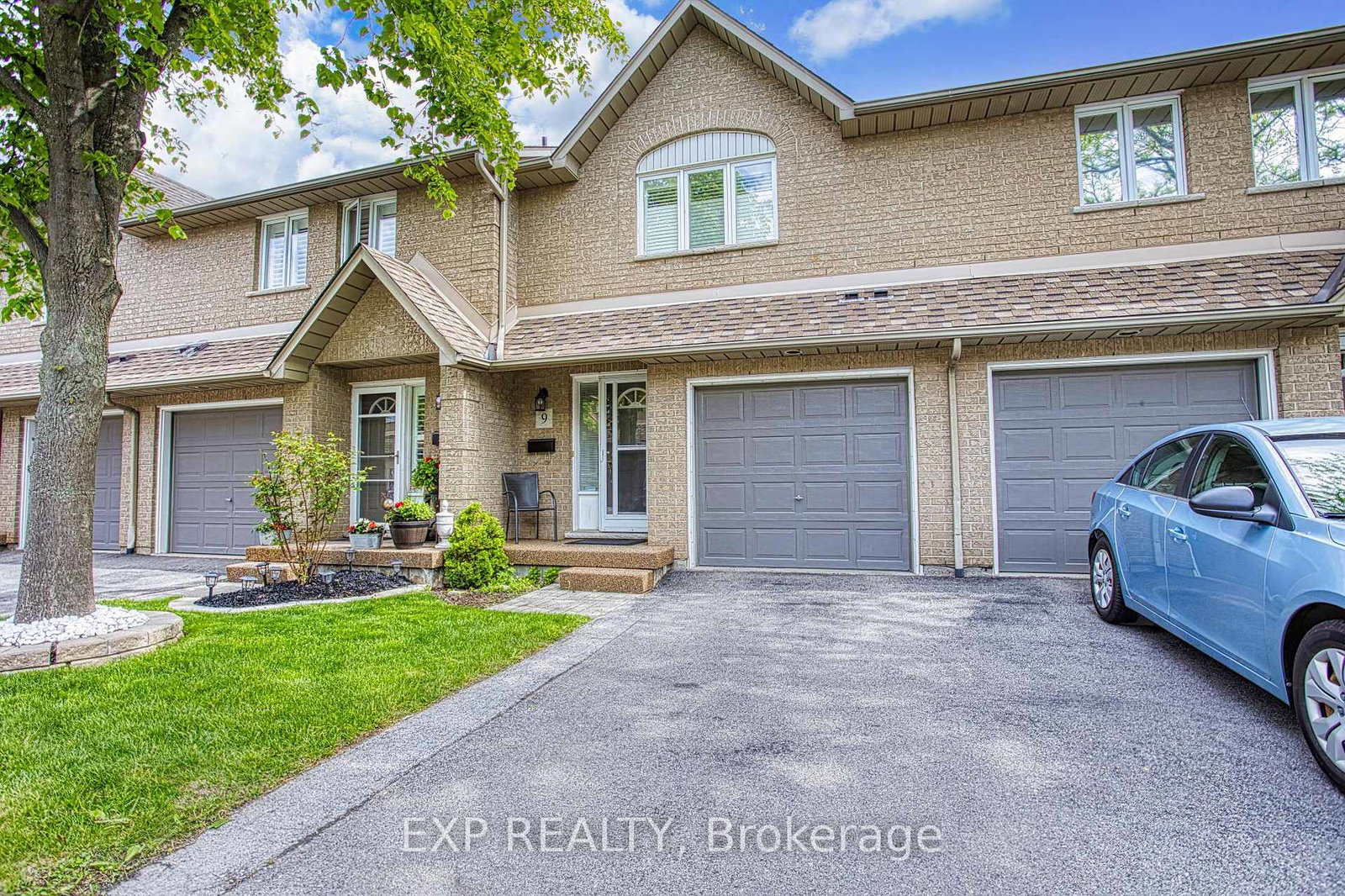 100-vineberg-drive-hamilton-ontario-x12191351