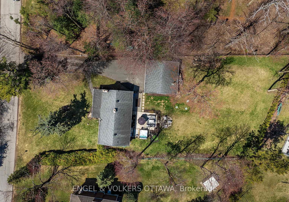 8-pineglen-crescent-ottawa-ontario-x12191694