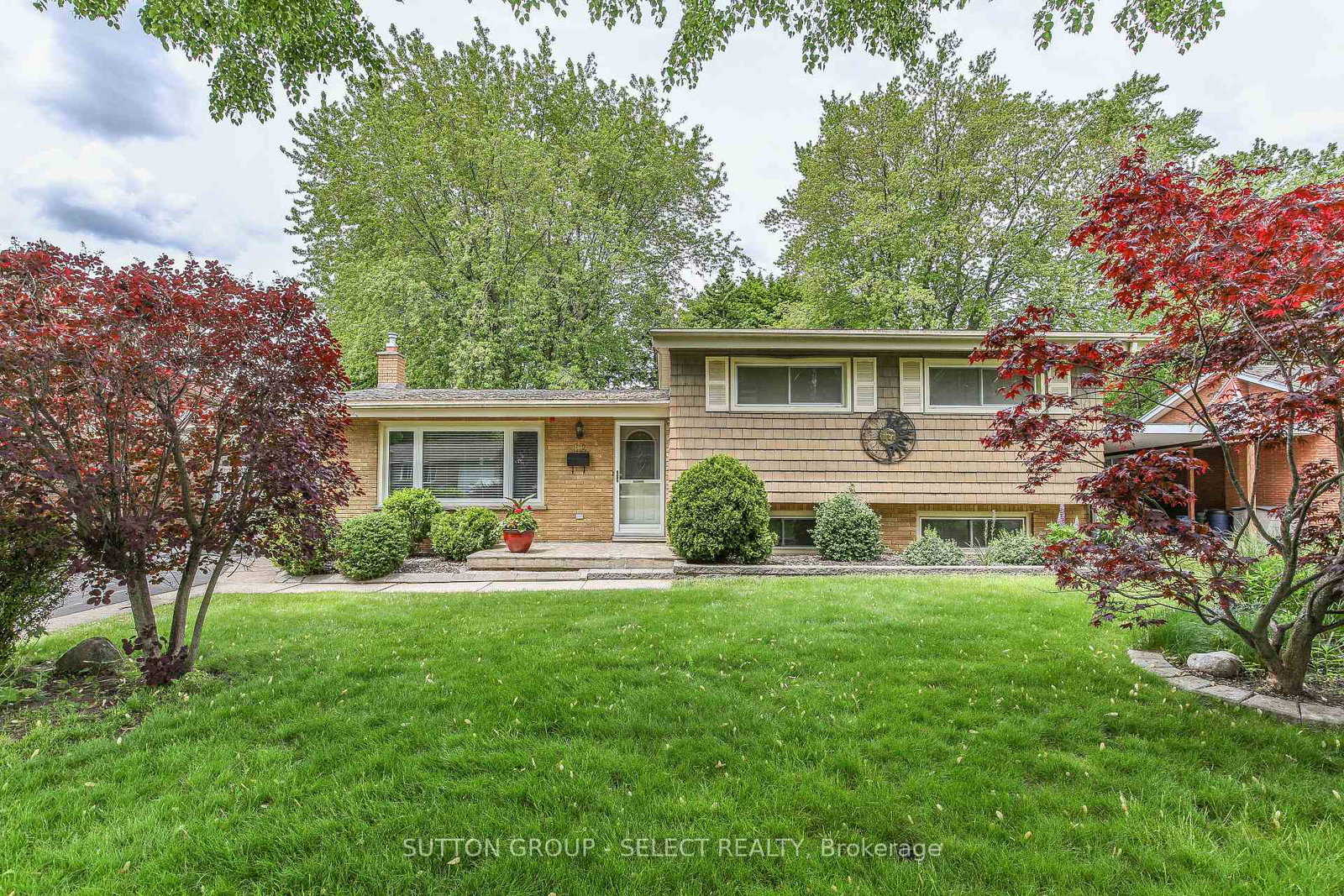12-honeysuckle-crescent-london-east-ontario-x12192001