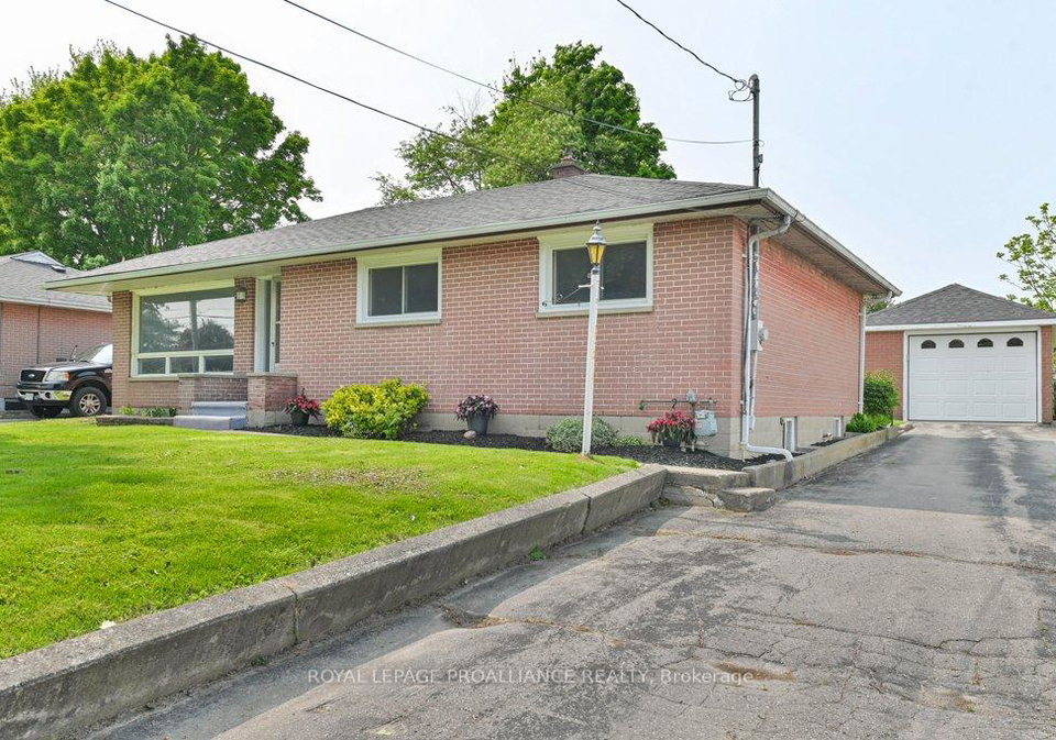 13234-loyalist-parkway-prince-edward-county-ontario-x12192341