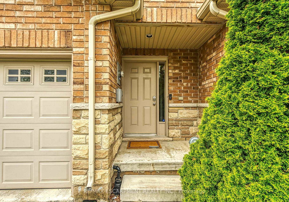 10-bellflower-boulevard-hamilton-ontario-x12192553