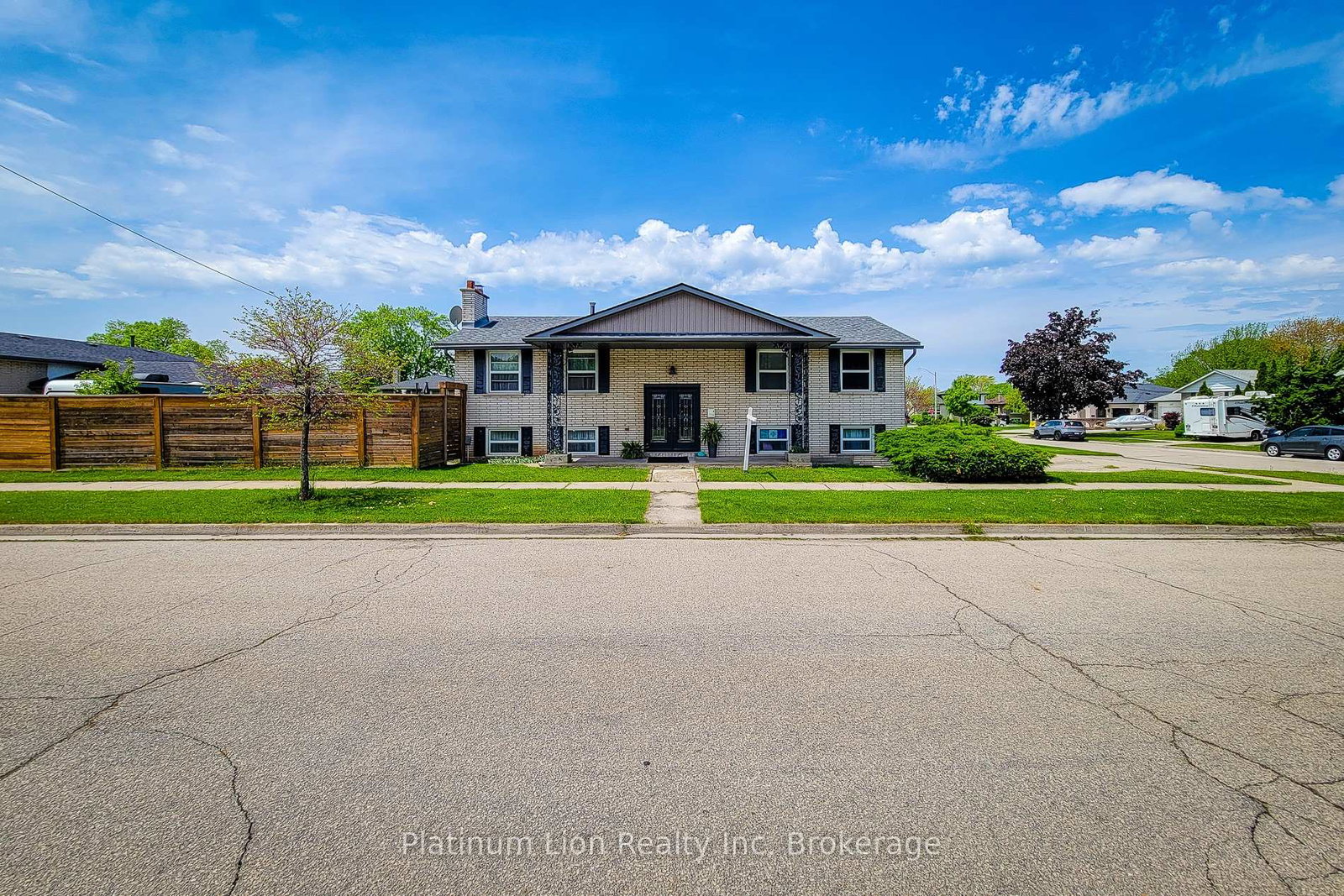 8-basswood-court-hamilton-ontario-x12192595