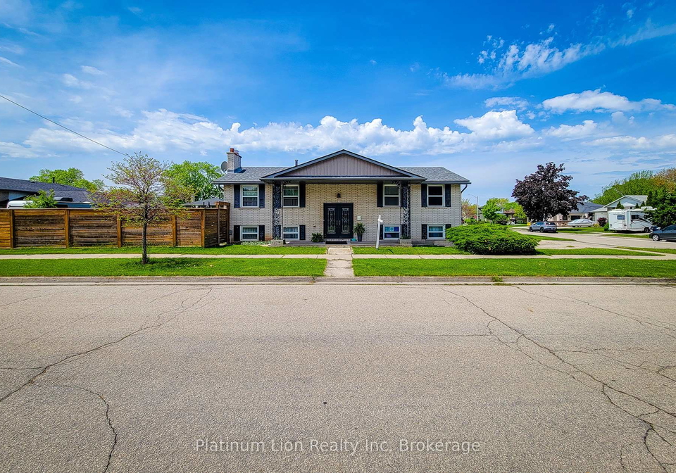8-basswood-court-hamilton-ontario-x12192595