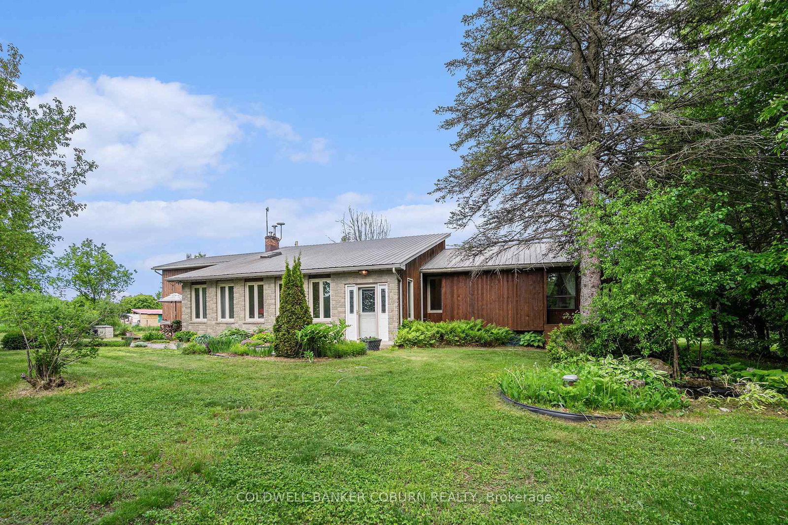 1025-hyndman-road-edwardsburghcardinal-ontario-x12194045