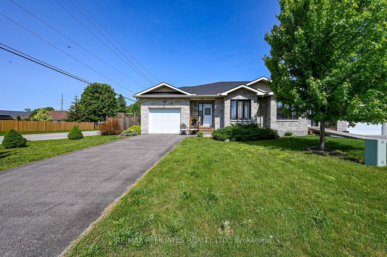 28-lee-avenue-smiths-falls-ontario-x12194358