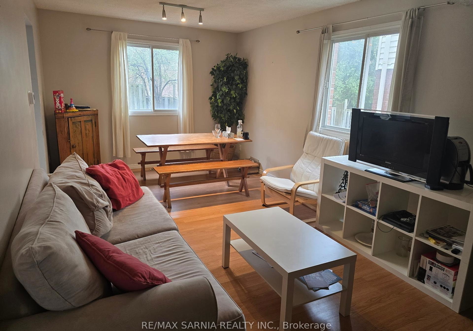 127-walmer-gardens-london-north-ontario-x12194450