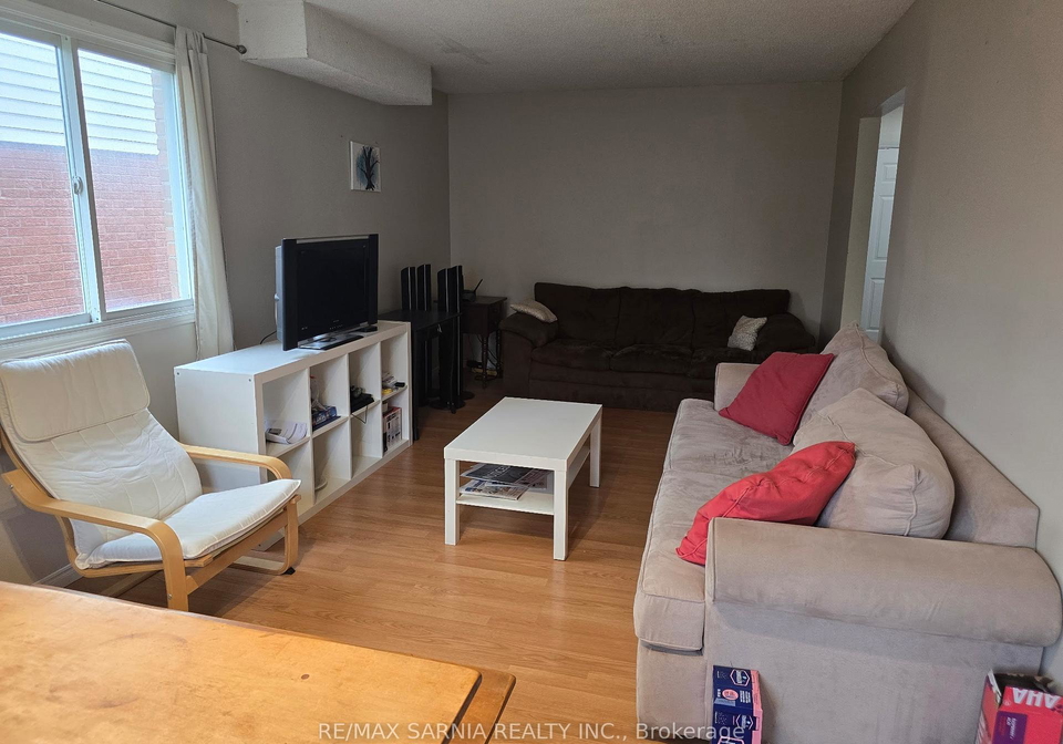 127-walmer-gardens-london-north-ontario-x12194450