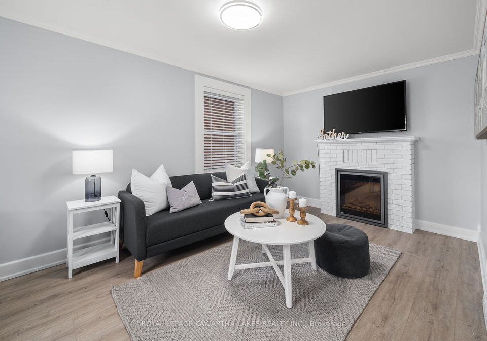 18-bond-street-w-kawartha-lakes-ontario-x12194712