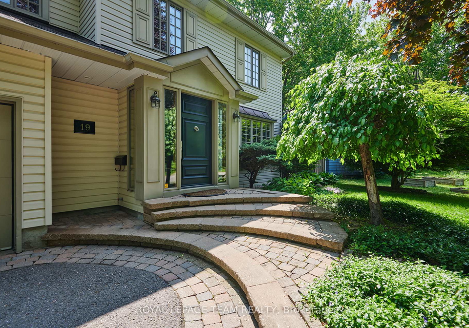 19-farnham-crescent-ottawa-ontario-x12194778