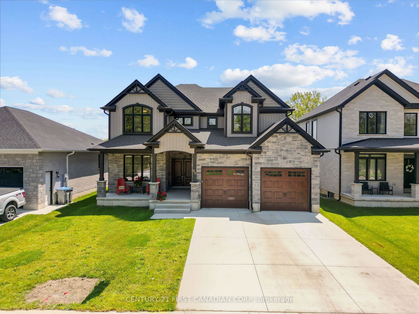 88-queen-street-north-middlesex-ontario-x12195264