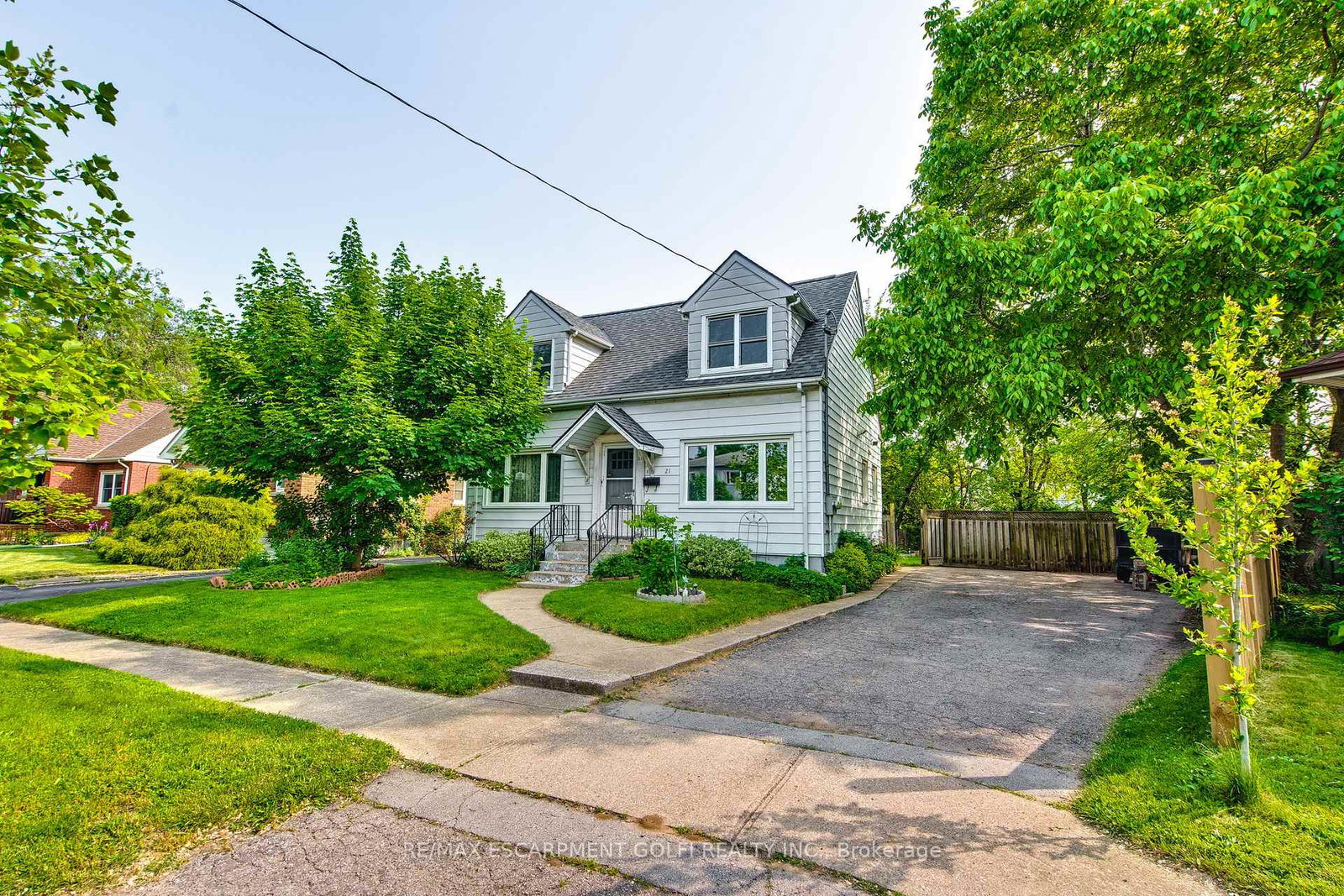 21-kingsway-crescent-st-catharines-ontario-x12196193