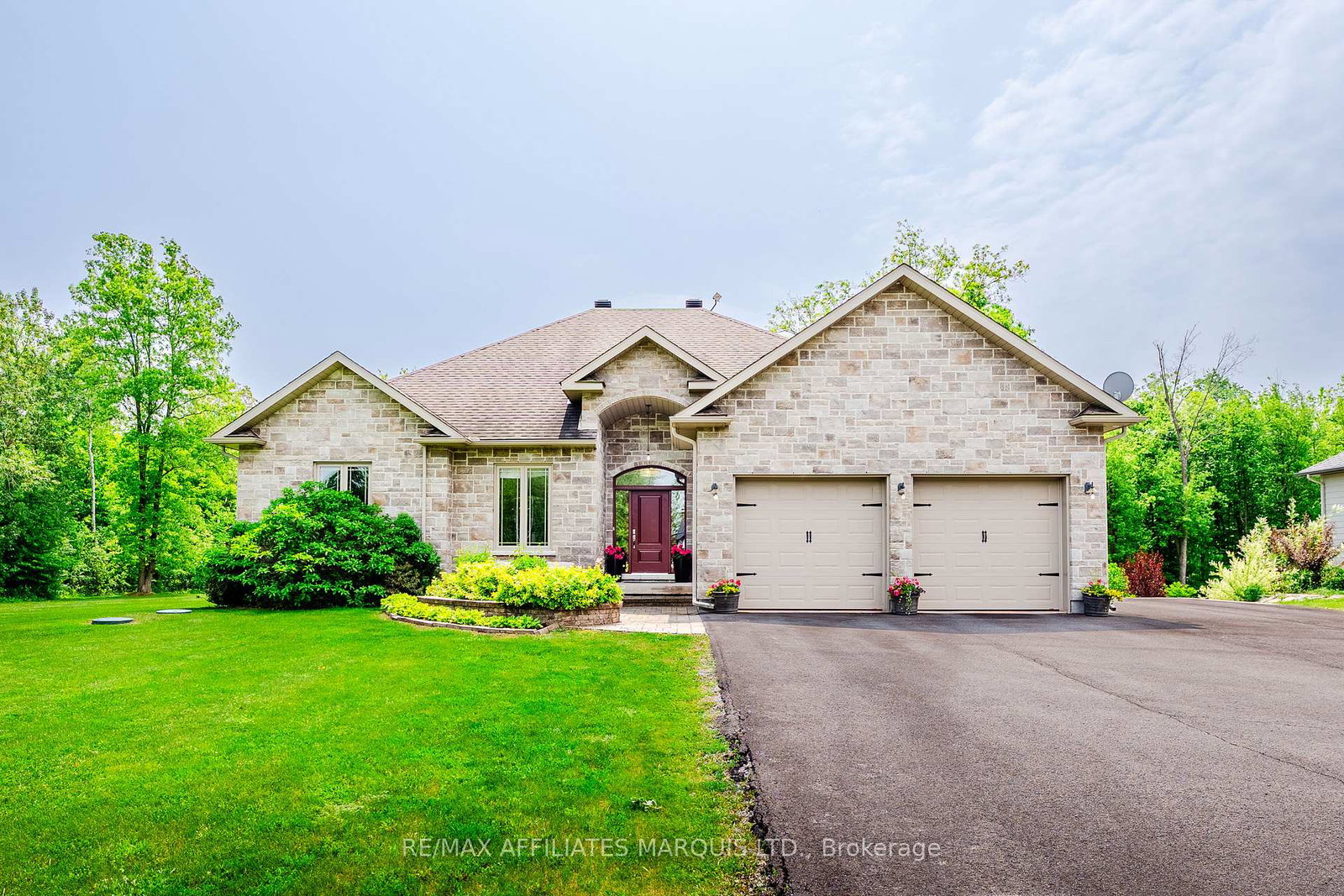 20452-patricia-lane-south-glengarry-ontario-x12196217