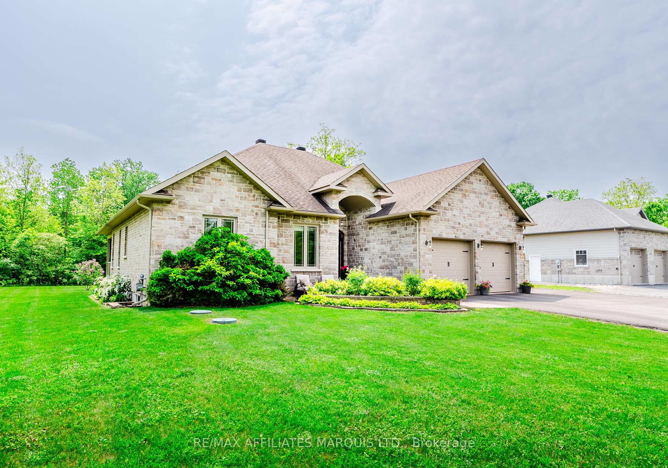 20452-patricia-lane-south-glengarry-ontario-x12196217