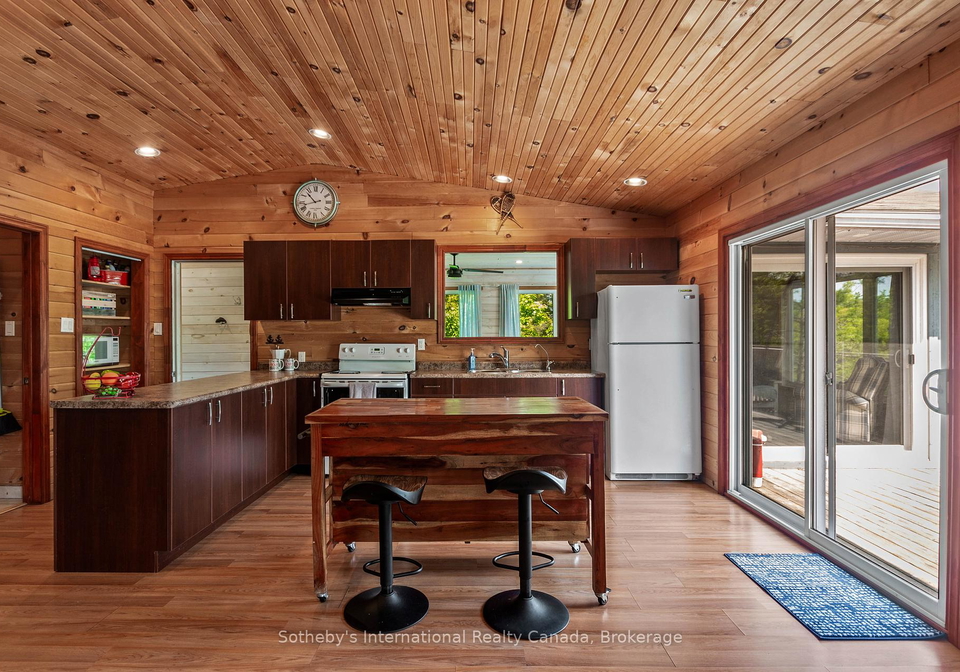 12494-shore-georgian-bay-ontario-x12197608