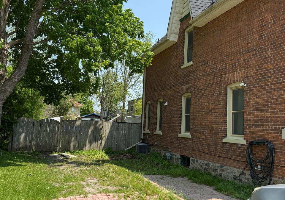 108-lindsay-street-s-kawartha-lakes-ontario-x12197701