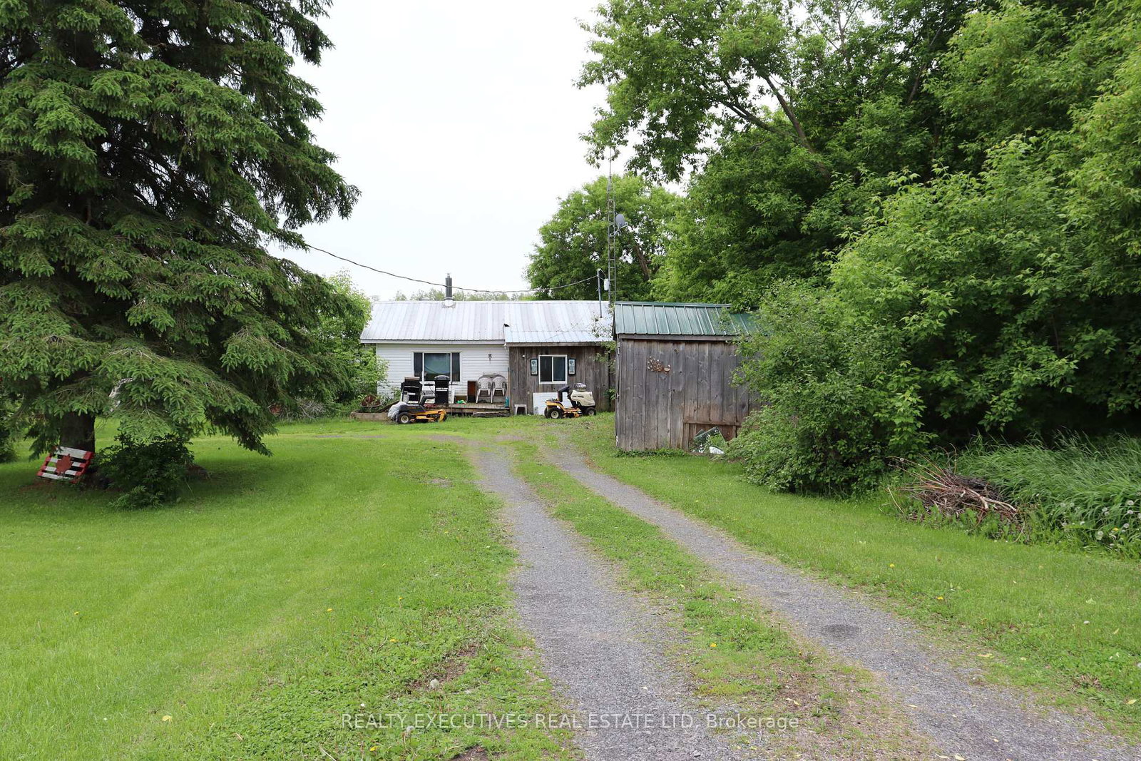 11560-county-18-road-south-dundas-ontario-x12198094