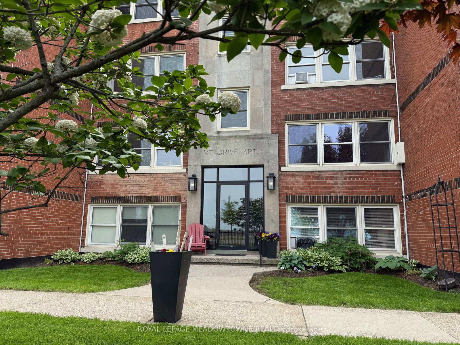 5-east-36th-street-hamilton-ontario-x12198752