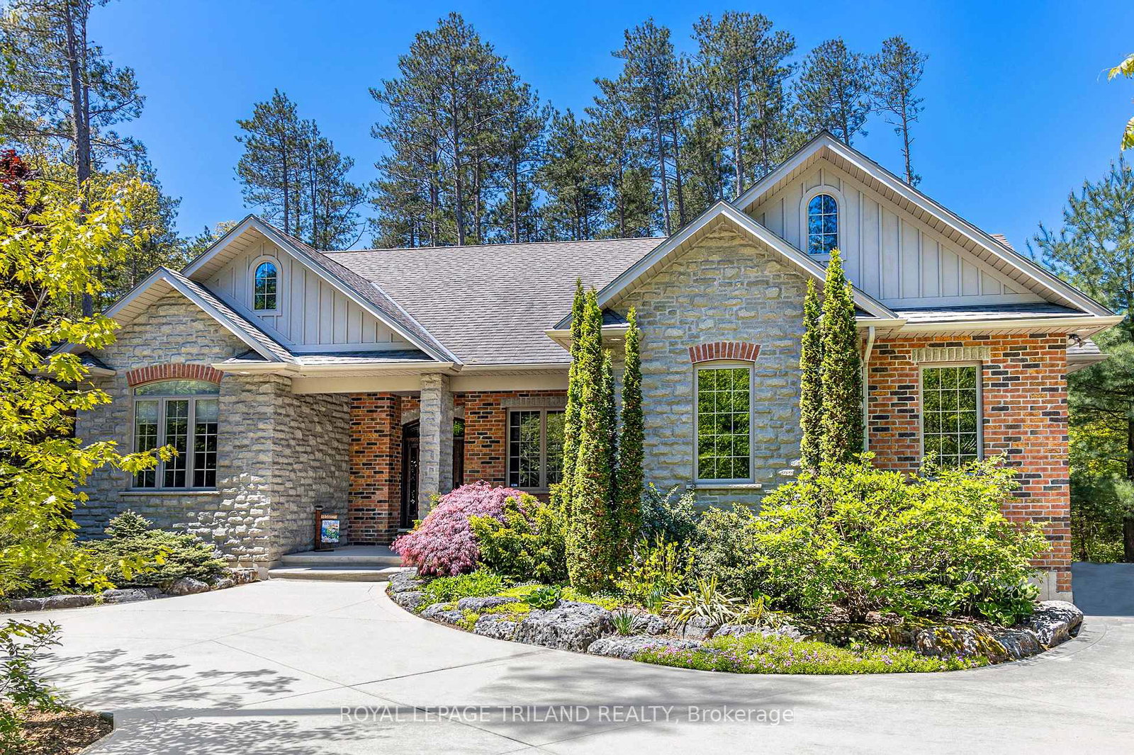 10387-pinetree-drive-lambton-shores-ontario-x12198983