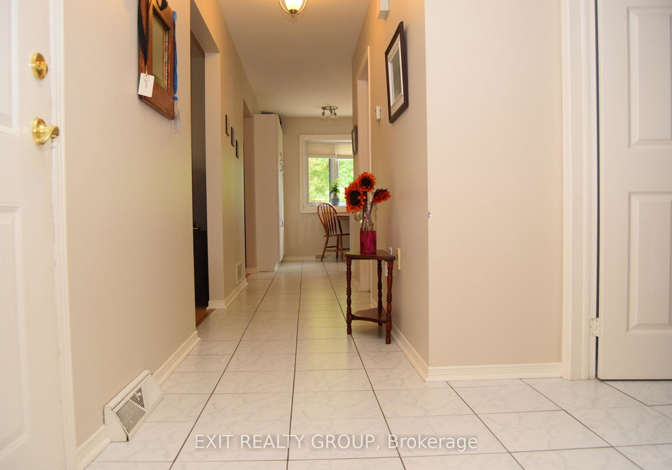 9-empire-boulevard-prince-edward-county-ontario-x12199360