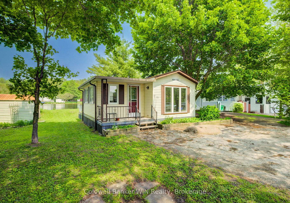 72-lakeside-7489-side-road-5-e-wellington-north-ontario-x12200058