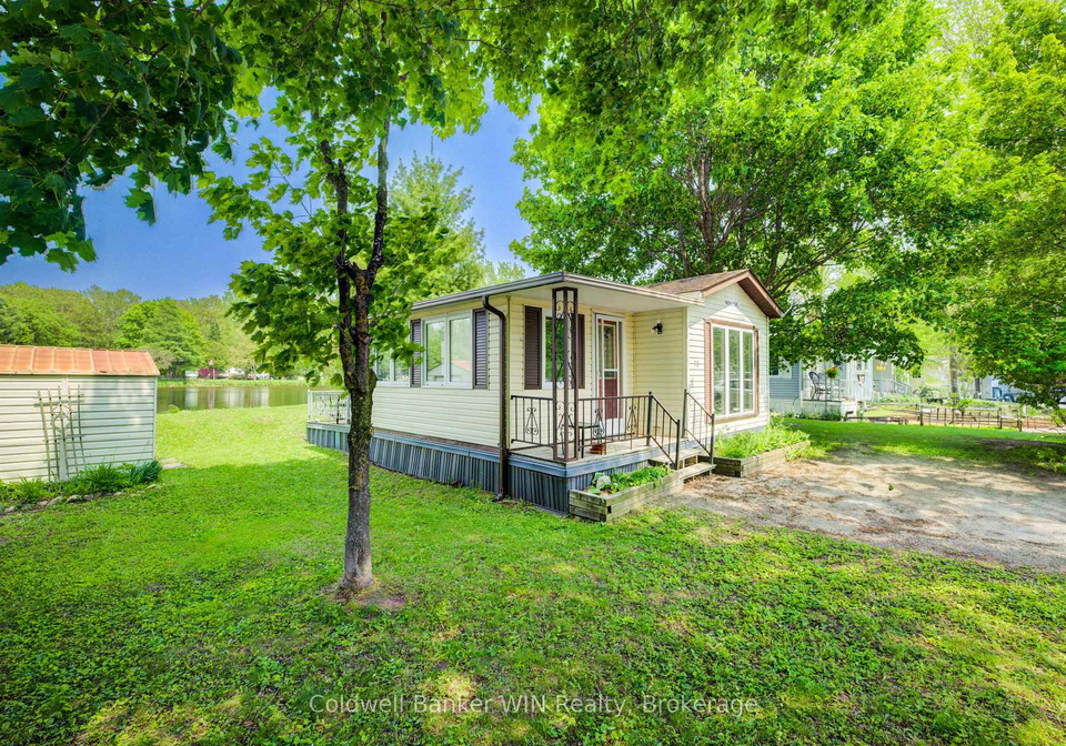 72-lakeside-7489-side-road-5-e-wellington-north-ontario-x12200058